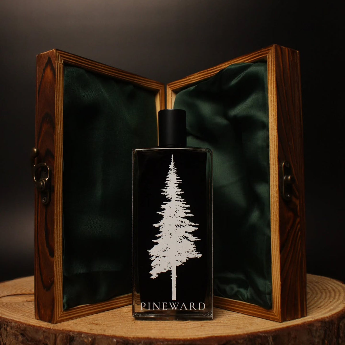 Open Pineward wooden coffret with green satin lining and the 100ml bottle standing inside